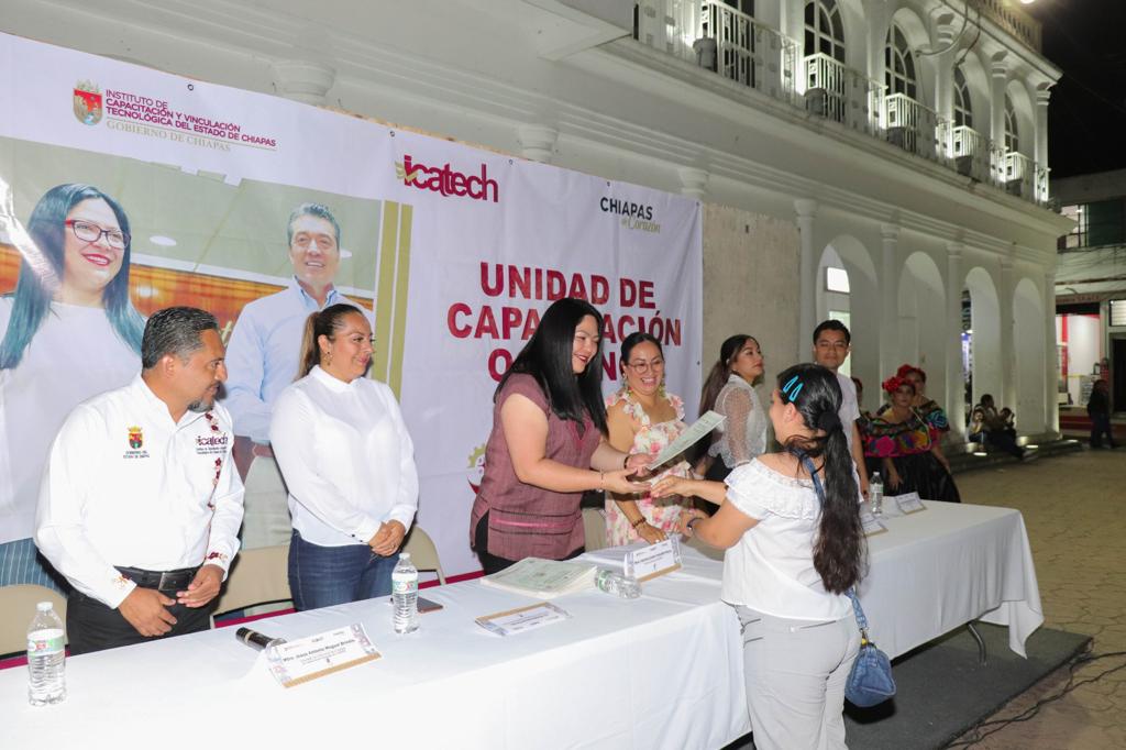 Al brindar capacitación hacemos justicia social a los chiapanecos: Icatech
