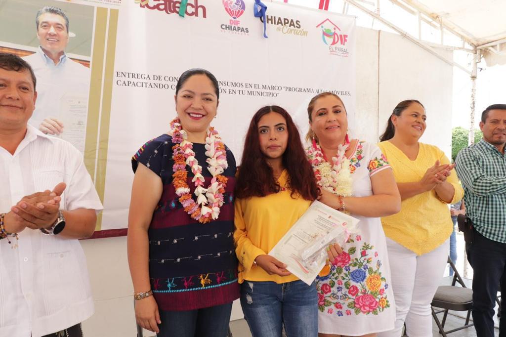 Icatech entrega constancias de capacitación en El Parral, Chiapas